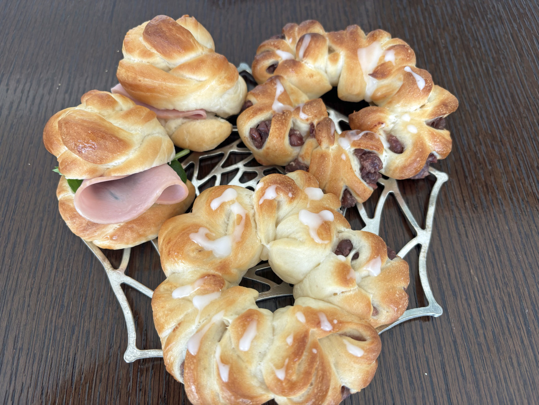 「桜あんパン」と「薔薇パン」